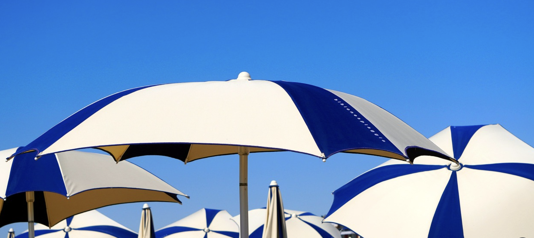 Beach umbrella rental — Drago Hostel Tenerife